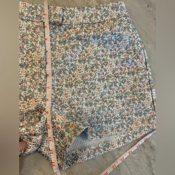 ASTR The Label high waist Metallic Floral Shorts with pockets Women's Sz 4 NWOT - Picture 7 of 8